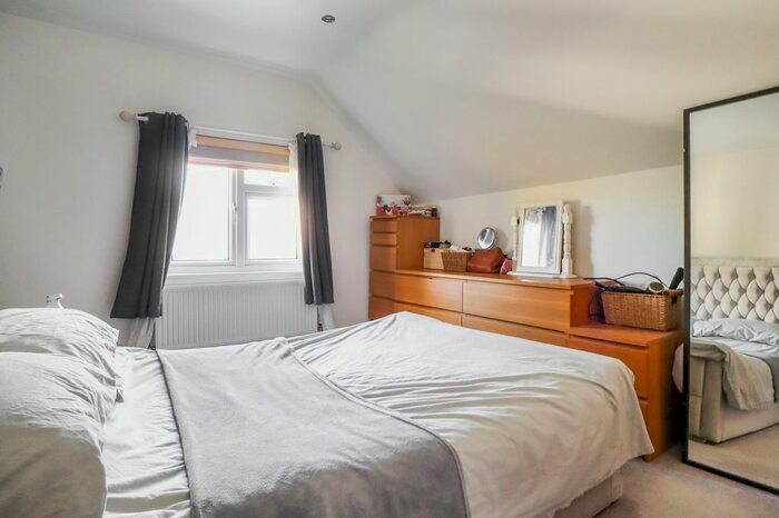 2 Bedroom Flat To Rent In Carlton Road, Harpenden, AL5