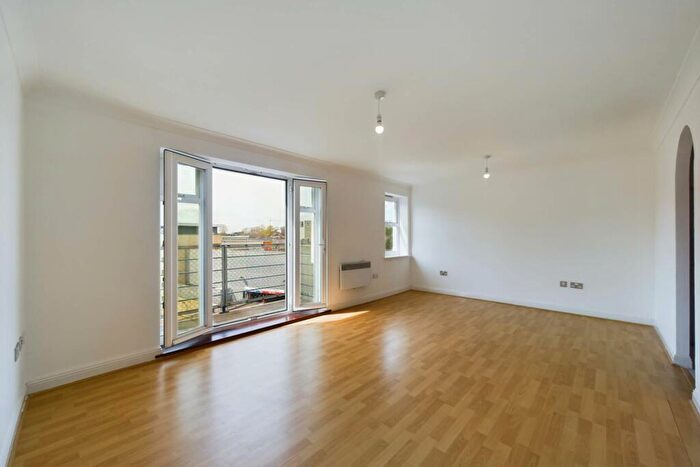 2 Bedroom Apartment For Sale In The Spires, Town Centre, HP2