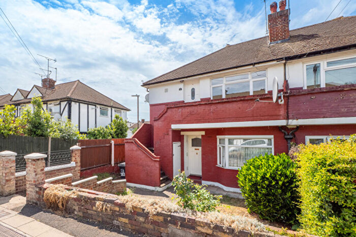 2 Bedroom Maisonette For Sale In Lynmouth Avenue, Morden, SM4