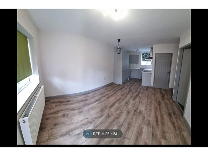 2 Bedroom Flat To Rent In Rickmansworth Lane, Chalfont St. Peter, Gerrards Cross, SL9