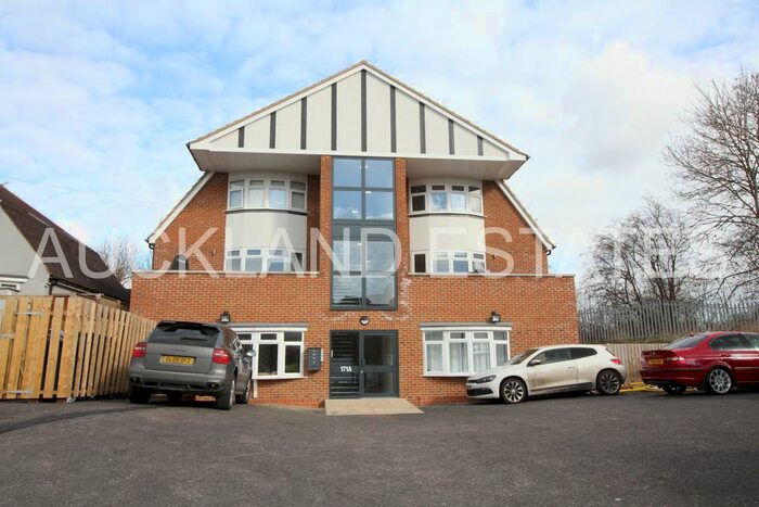 2 Bedroom Flat To Rent In Mutton Lane, Potters Bar, EN6