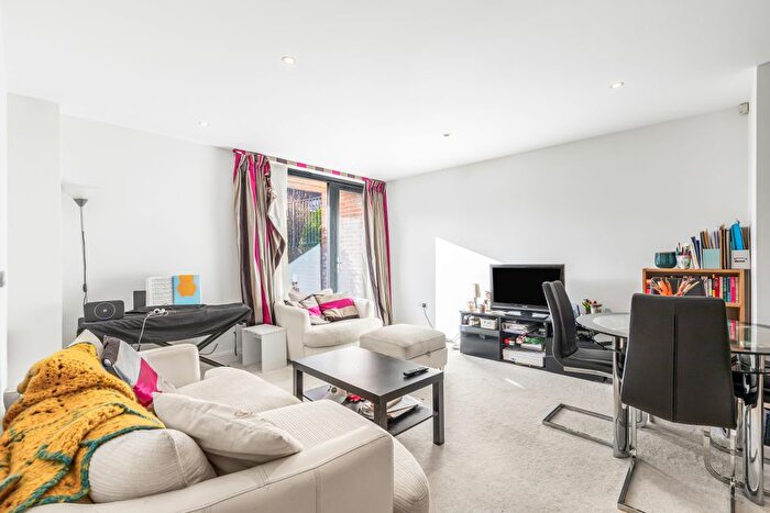 2 Bedroom Flat To Rent In Worple Road, London, SW19