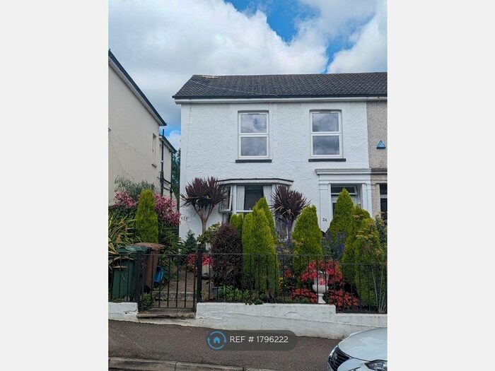 2 Bedroom Flat To Rent In Ridgeway, Redhill, RH1