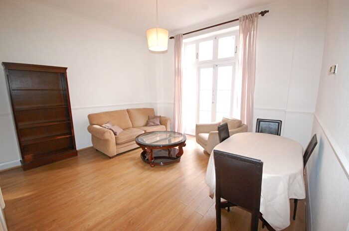 2 Bedroom Flat To Rent In Westbourne Terrace, London, W2