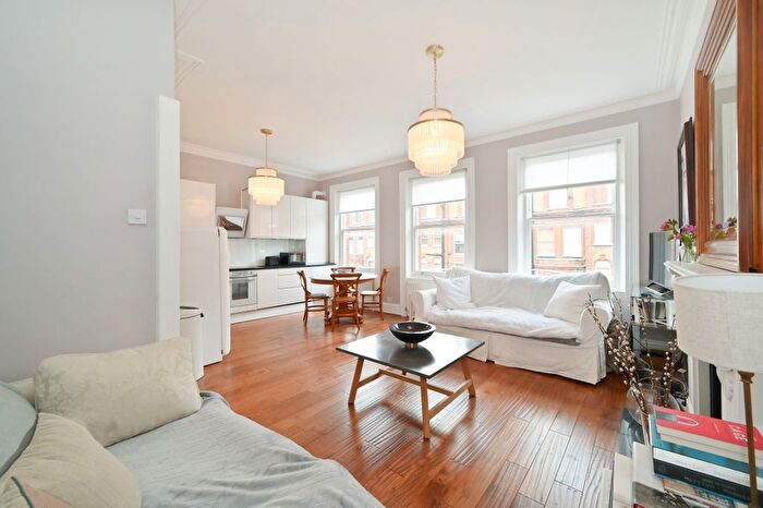 2 Bedroom Flat To Rent In Cresswell Gardens, South Kensington, London, SW5