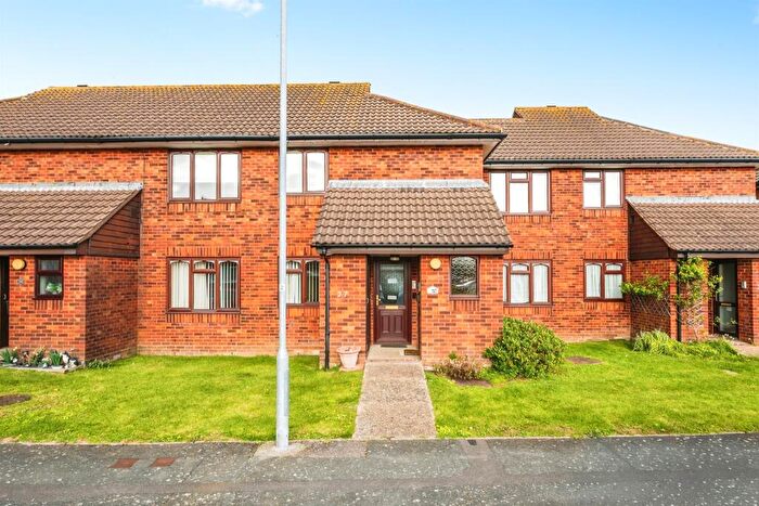 2 Bedroom Flat For Sale In Swanley Close, Eastbourne, BN23