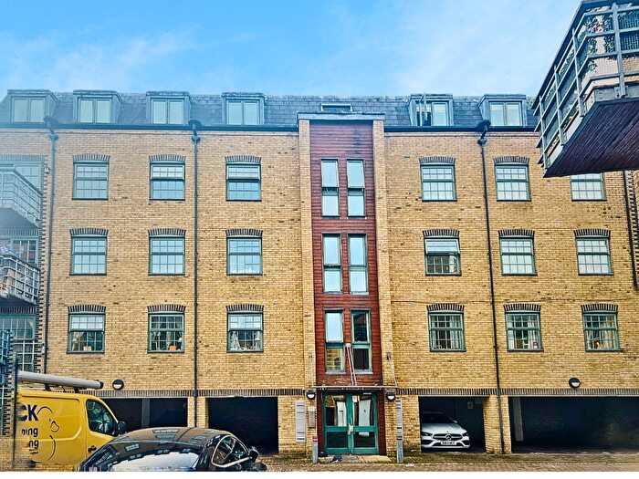 2 Bedroom Flat To Rent In Abbey Road, Barking, London, IG11