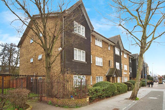 1 Bedroom Flat For Sale In High Road Leytonstone, London, E11
