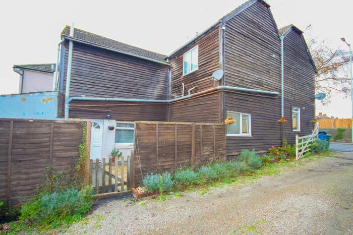 2 Bedroom Flat To Rent In Crown Road, Milton Regis, Sittingbourne, ME10