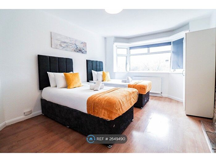 5 Bedroom Semi Detached House To Rent In Falconers Road, Luton, LU2