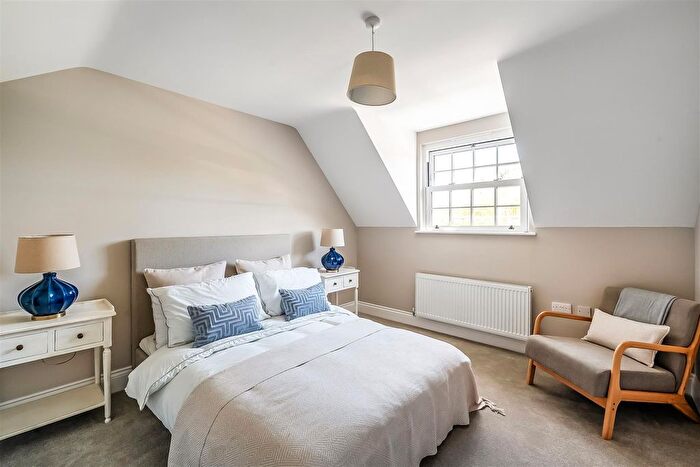 1 Bedroom Flat For Sale In Horsham Road, Beare Green, Dorking, RH5