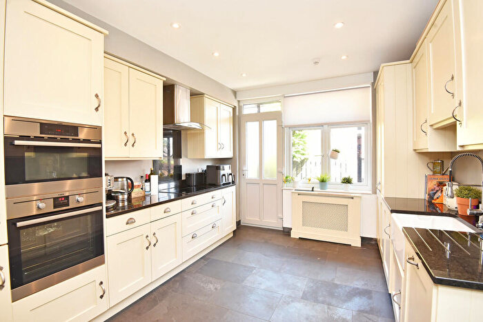 2 Bedroom Flat For Sale In Glebe Road, Harrogate, HG2