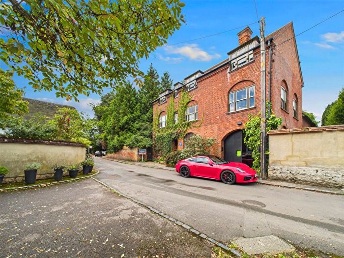 1 Bedroom Apartment To Rent In High Street, Haddenham, Aylesbury, Buckinghamshire, HP17