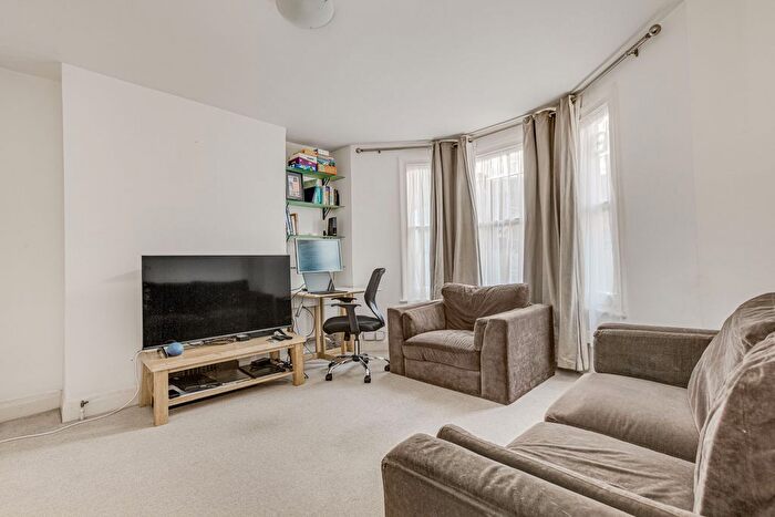 1 Bedroom Flat To Rent In Cologne Road, Clapham Junction, SW11