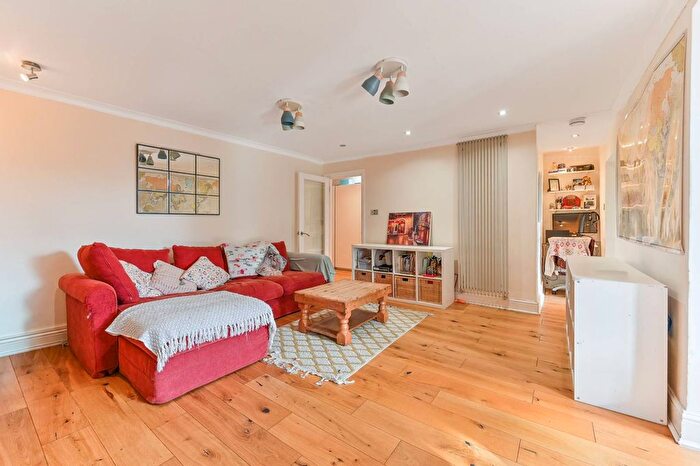 2 Bedroom Flat For Sale In Penge Road, Penge, London, SE20