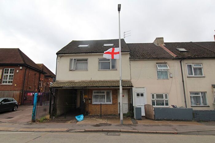 1 Bedroom Flat To Rent In Luton Road, Chatham, Kent, ME4