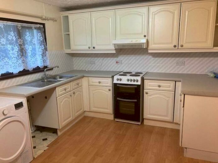 2 Bedroom Flat To Rent In High Street, Bancyfelin, Carmarthen SA33