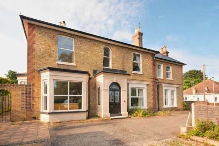 3 Bedroom Flat To Rent In Salts Drive, Broadstairs, CT10