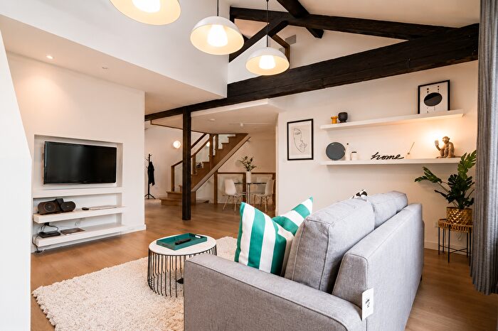 3 Bedroom Maisonette To Rent In Great Eastern Street, London, EC2A