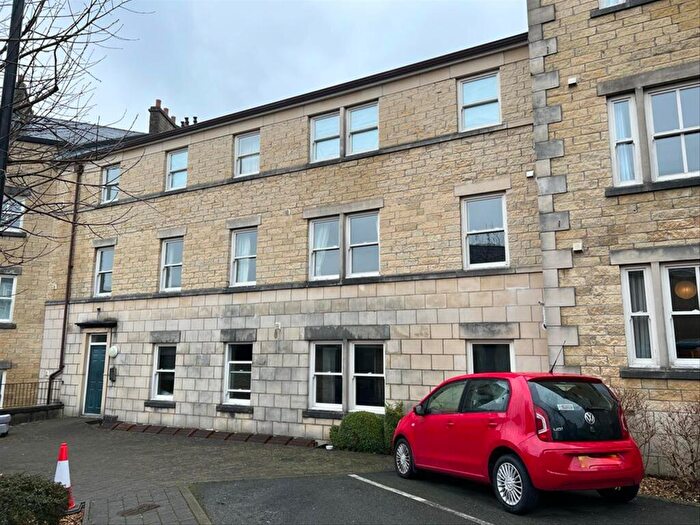 2 Bedroom Flat To Rent In Henry Street, Lancaster, LA1