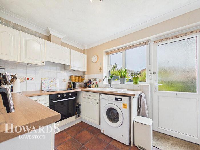 3 Bedroom Semi Detached House For Sale In Swift Close, Lowestoft, NR33