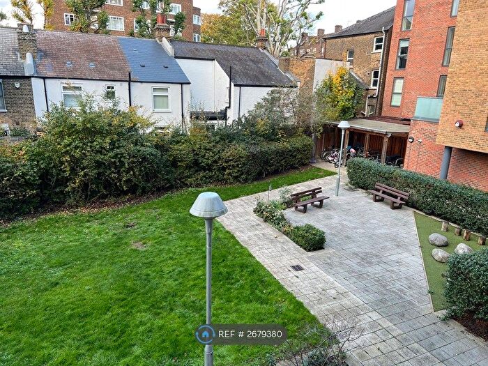 2 Bedroom Flat To Rent In Aura House, London, SW12