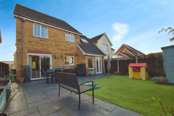 4 Bedroom Detached House For Sale In Moors Croft, Braintree, CM7