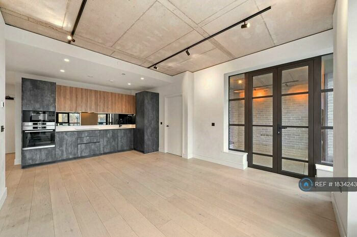 2 Bedroom Flat To Rent In Empress Apartments, London, E2