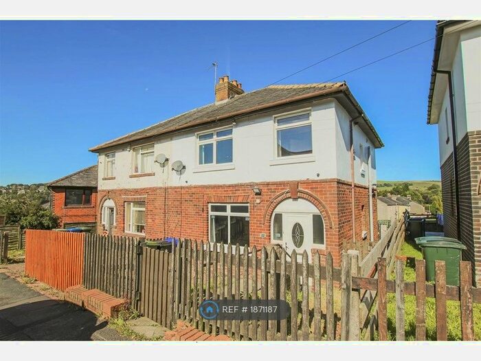 4 Bedroom Semi-Detached House To Rent In Thorn Bank, Bacup, OL13