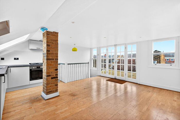 Penthouse To Rent In Durlston Road, London, E5