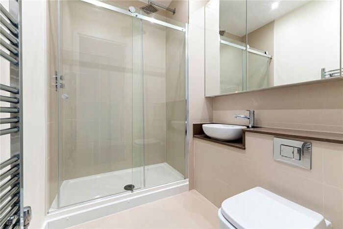 2 Bedroom Apartment For Sale In Seekings Close, Trumpington, Cambridge, CB2