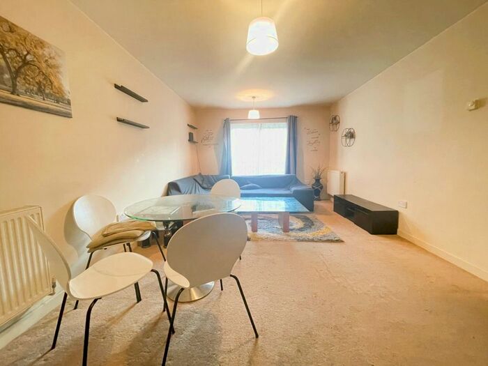2 Bedroom Flat To Rent In Blytheswood Place, London, SW16