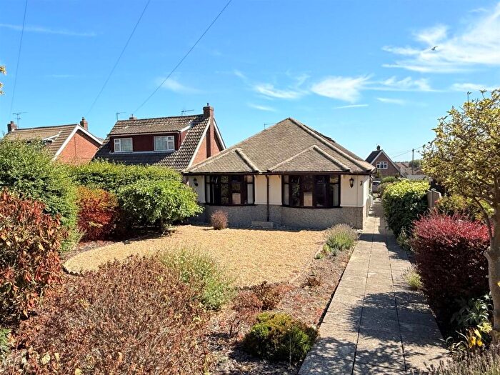 4 Bedroom Chalet For Sale In Norwich Road, Caister On Sea, NR30