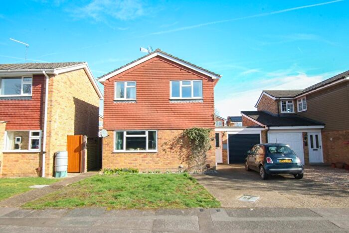 Link Detached House For Sale In Salisbury Close, Wokingham, RG41