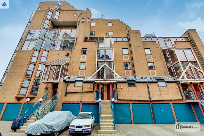 3 Bedroom Town House To Rent In Asher Way, London, E1W