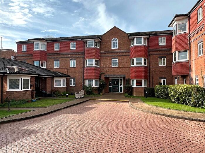 Studio For Sale In Westdeane Court, Basingstoke, RG21