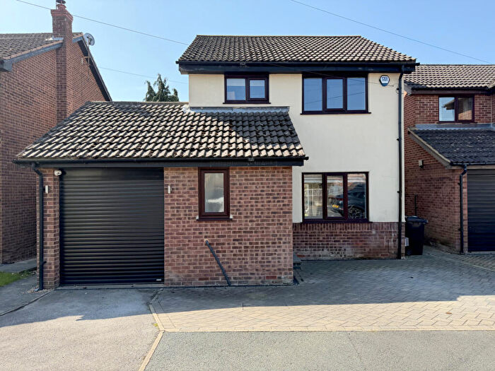 3 Bedroom Detached House For Sale In Ashgrove Croft, Kippax, LS25