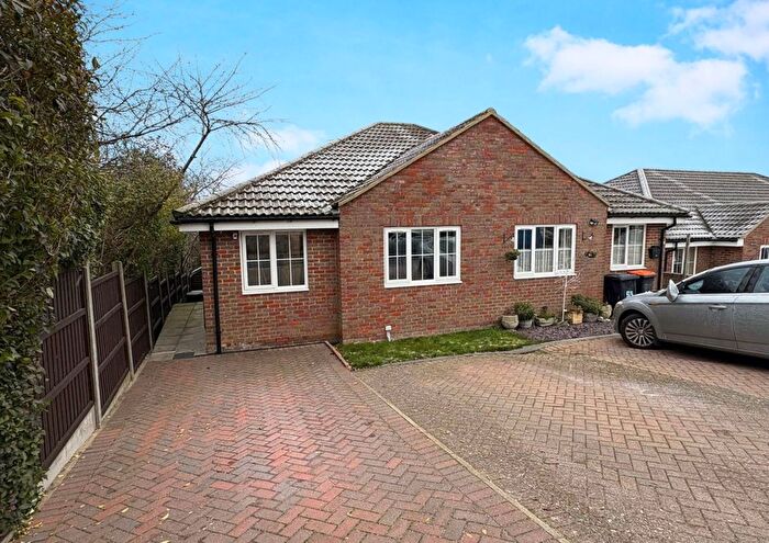 2 Bedroom Semi Detached Bungalow For Sale In Corbet Ride, Linslade, LU7