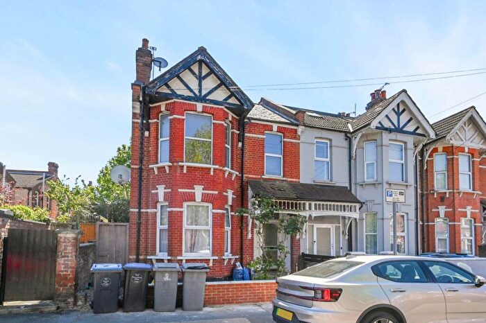 4 Bedroom Flat For Sale In Wotton Road, Cricklewood, NW2