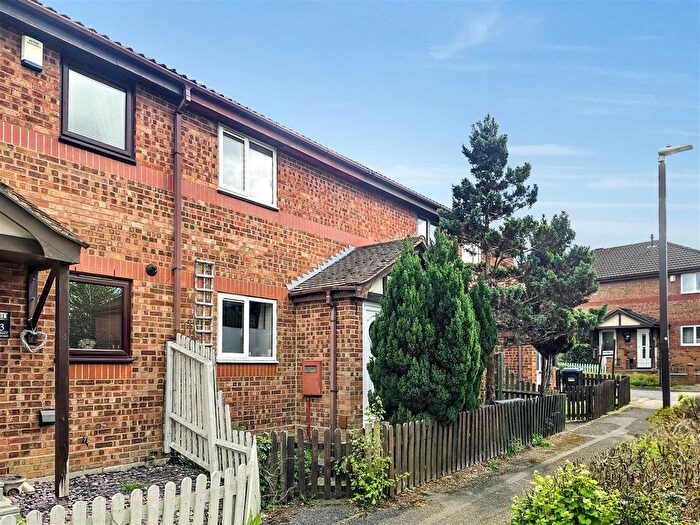 1 Bedroom Terraced House For Sale In Primatt Crescent, Milton Keynes, MK5