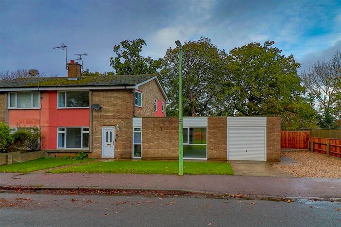 4 Bedroom Semi-Detached House To Rent In Tayler Road, Hadleigh, Ipswich, IP7