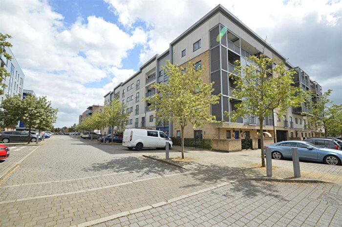 2 Bedroom Flat For Sale In Broadis Way, Rainham, RM13