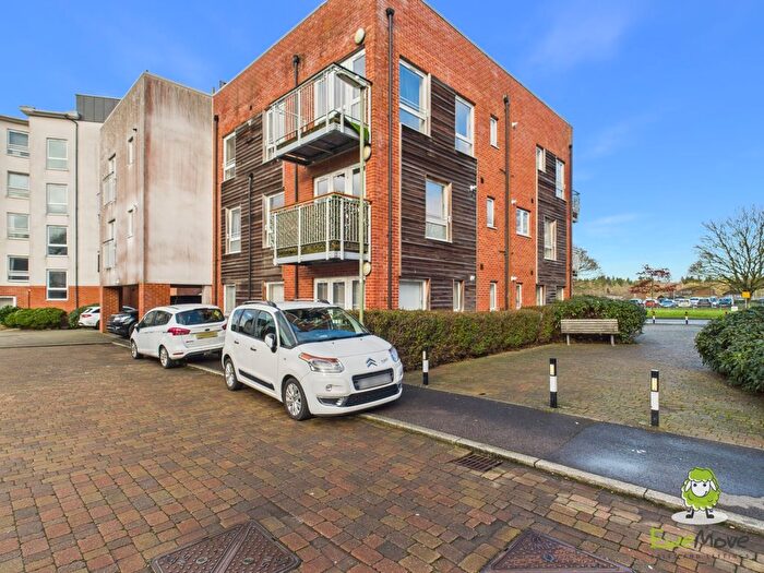 2 Bedroom Flat For Sale In Bourdillon Gardens, Basingstoke, Hampshire, RG24