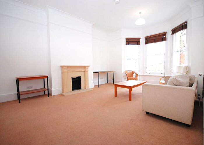 3 Bedroom Flat To Rent In Cranworth Gardens, London, SW9