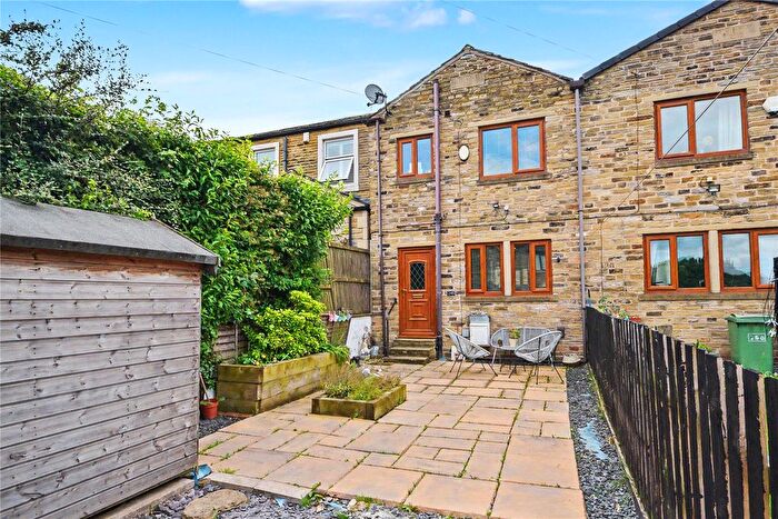 3 Bedroom Semi-Detached House For Sale In White Lee Road, Batley, West Yorkshire, WF17