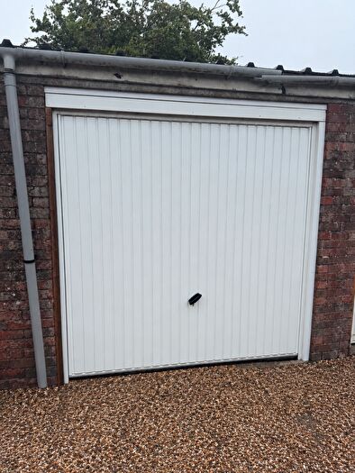 Garage / Parking To Rent In Lymington Road, BH23