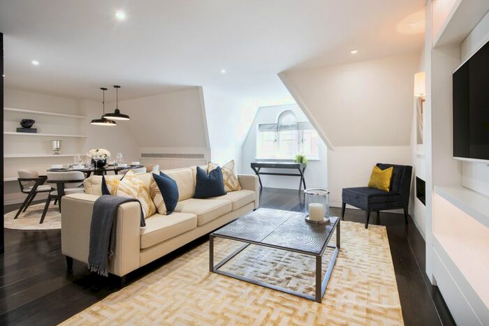 2 Bedroom Flat To Rent In Duke Street, London, W1K