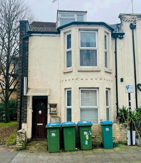 2 Bedroom Flat To Rent In Bellevue Road Flat, SO15