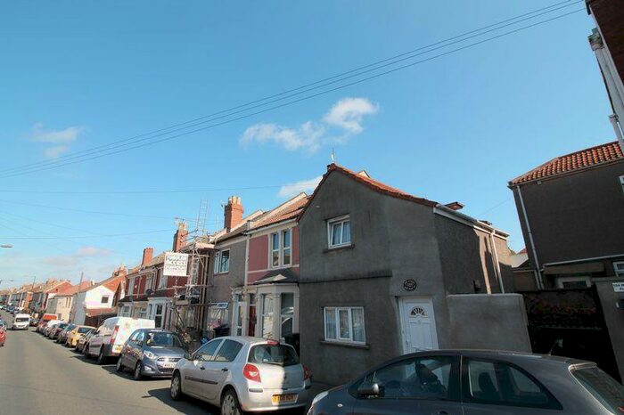 1 Bedroom Semi-Detached House To Rent In West Street, Bedminster, BS3