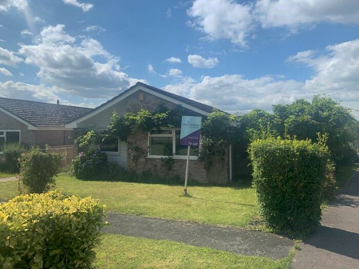 3 Bedroom Detached Bungalow To Rent In Poplar Way, Midhurst, GU29